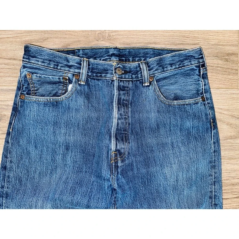 M1 Levi's 501‎ men's Button Fly jeans denim size 34 x 32 wallet imprint worn in